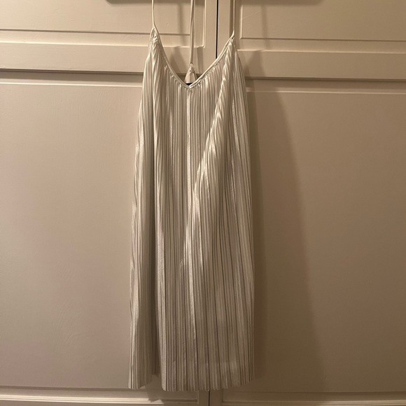 Sparkly, pleated white/silver mini dress - Picture 3 of 6